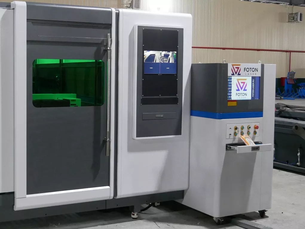FL-L1530FH-1000-Raycus Аппарат лазерной резки для листового металла с кабинетной защитой