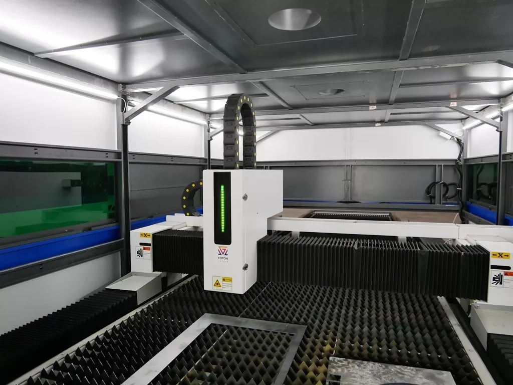 FL-L1530FH-1000-Raycus Аппарат лазерной резки для листового металла с кабинетной защитой